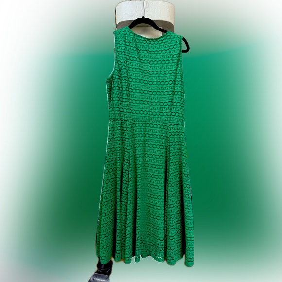 Neiman Marcus, new without tags, sleeveless green eyelet‎ dress size 8 - Picture 1 of 3